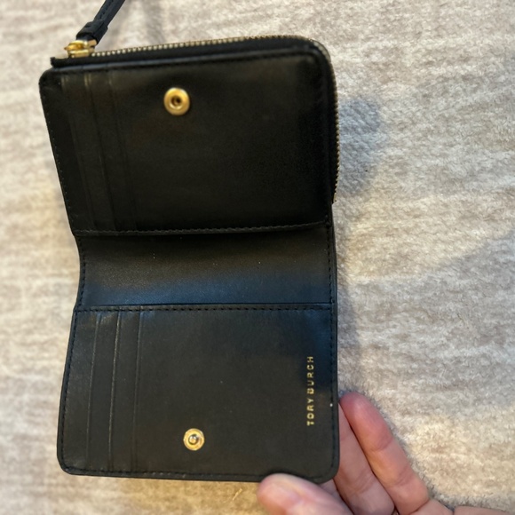 Tory Burch McGraw Pebbled Leather Bucket Bag and Matching Wallet - Picture 13 of 16